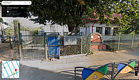 Captură de ecran de pe Google Maps, reprezentând o imagine din august 2023, în care se vede șantierul pentru construirea grădiniței de pe strada Periș nr. 27 (în incinta Școlii gimnaziale nr. 41).
